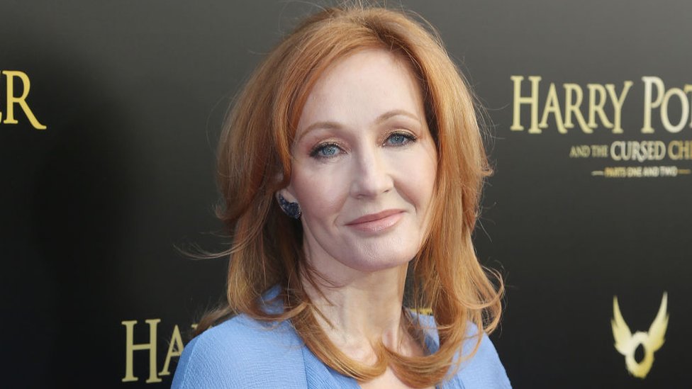 J. K. Rowling se ha destacado por su gran aporte a los más vulnerables a través de organizaciones benéficas 
